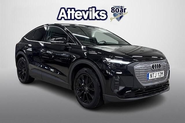 Svart Begagnad 2023 Audi Q4 Sportback e-tron Proline SUV | 419 900 kr (Bra pris) - Bild 1/4