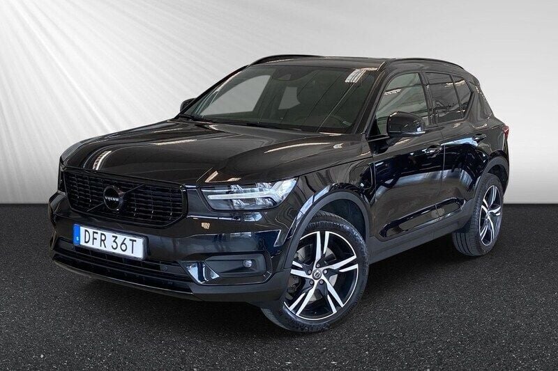 Svart Begagnad 2019 Volvo XC40 R-Design SUV | 294 400 kr (Marknadspris) - Bild 1/4