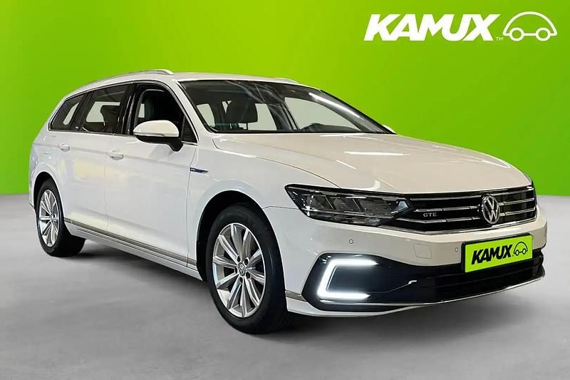 Vit Begagnad 2020 VW Passat GTE Kombi | 219 800 kr (Marknadspris) - Bild 1/4