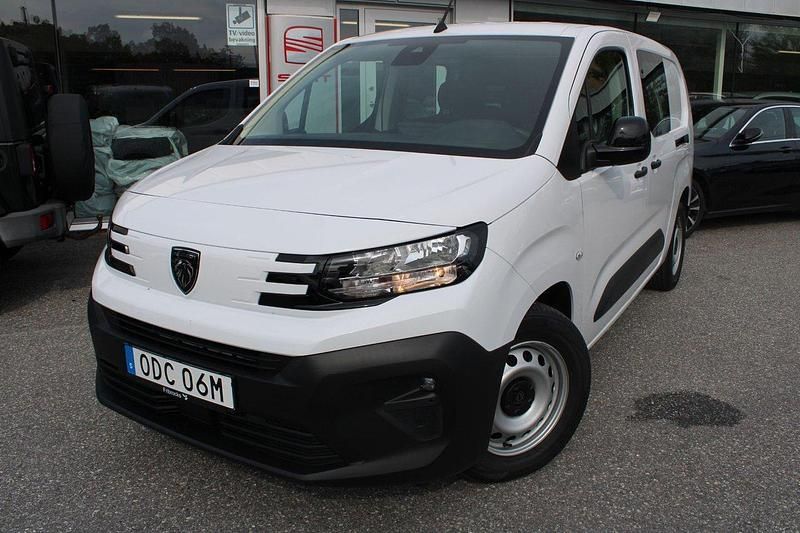 Vit Begagnad 2024 Peugeot E-Partner Minibuss | 429 900 kr - Bild 1/4