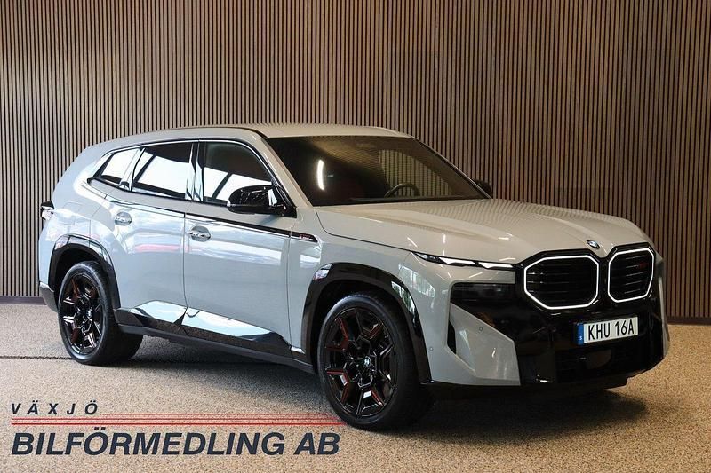 Grå Begagnad 2023 BMW XM Comfort Edition SUV | 1 495 000 kr - Bild 1/4
