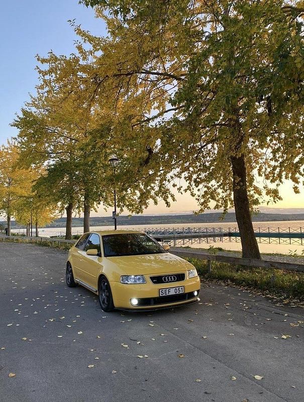 Gul Begagnad 2001 Audi S3 Halvkombi | 75 000 kr - Bild 1/4