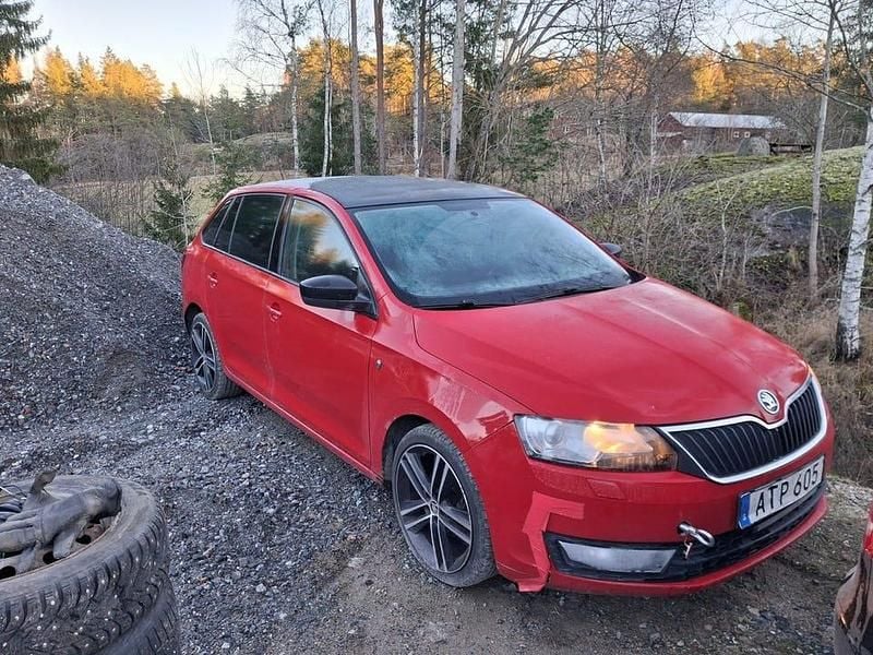 Begagnad 2014 Skoda Rapid Halvkombi | 30 000 kr (Marknadspris) - Bild 1/4
