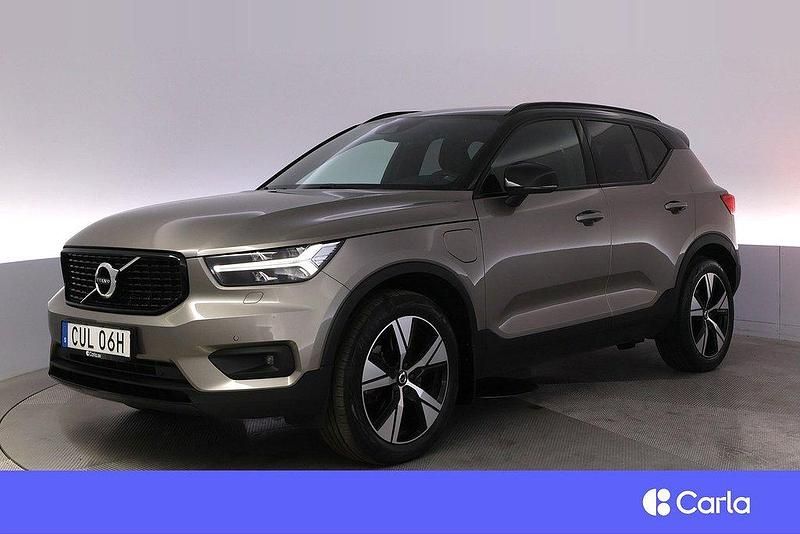 Grå Begagnad 2021 Volvo XC40 R-Design SUV | 366 900 kr (Lite dyr) - Bild 1/4