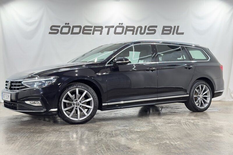 Svart Begagnad 2021 VW Passat R-line Kombi | 299 900 kr (Marknadspris) - Bild 1/4