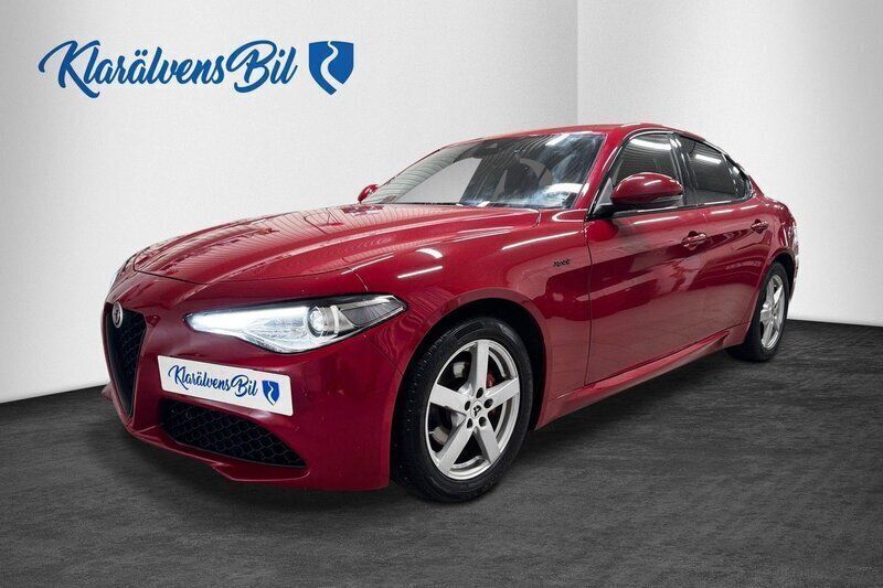 Röd Begagnad 2019 Alfa Romeo Giulia Sprint Sprint Sportkupé | 249 900 kr - Bild 1/4