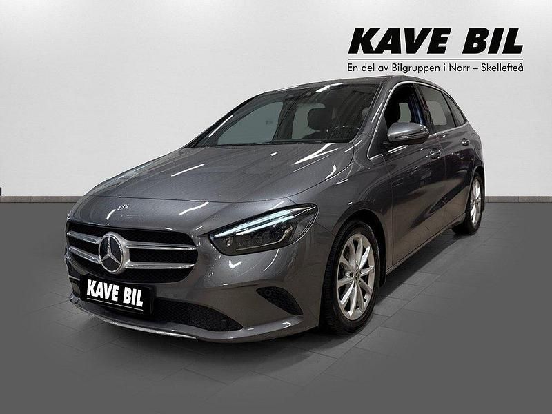 Mörkgrå (grå) Begagnad 2019 Mercedes B180 Minibuss | 249 900 kr (Lite dyr) - Bild 1/4