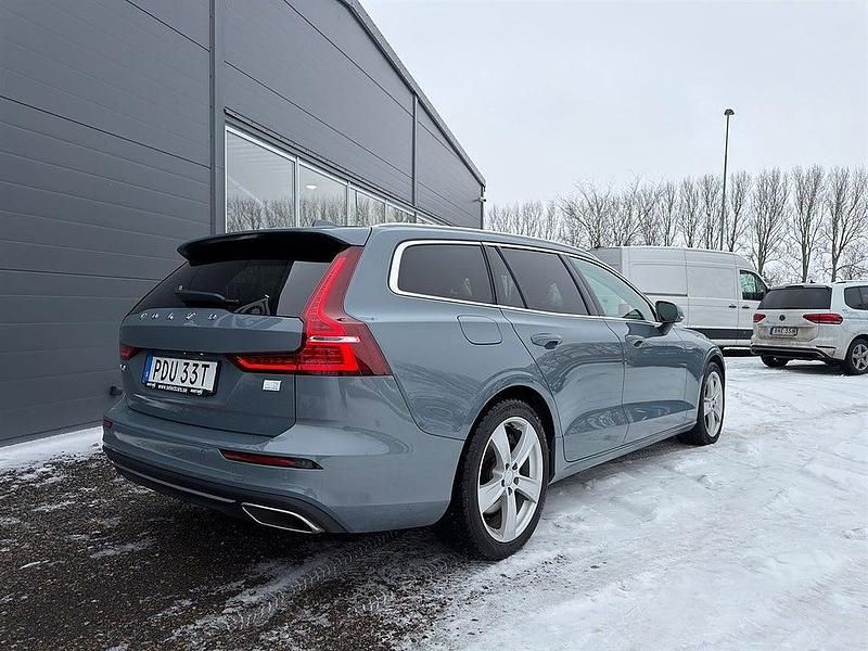 Begagnad Volvo V60 Inscription 253 HK (186 kW) 2021 Grå Kombi