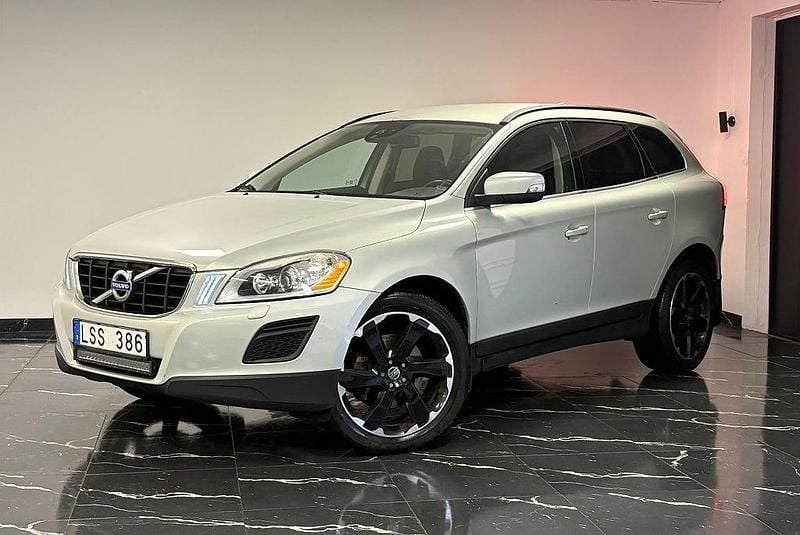 Begagnad Volvo XC60 Momentum 163 HK (119 kW) 2011 Vit SUV