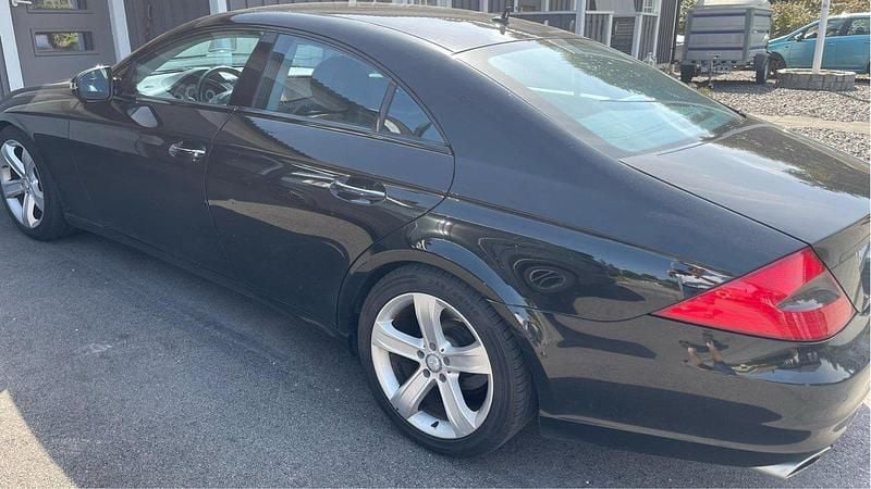 Svart Begagnad 2010 Mercedes CLS300 Sportkupé | 89 500 kr - Bild 1/4