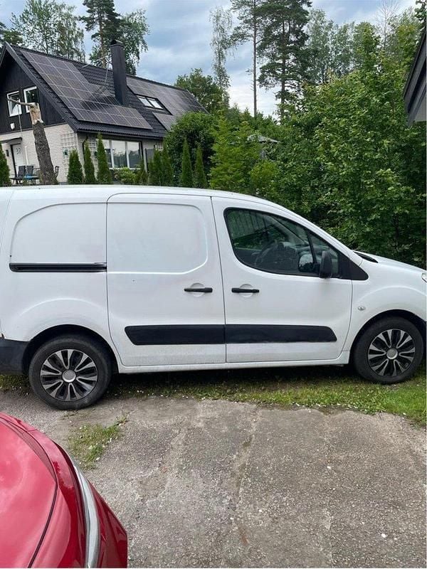 Vit Begagnad 2011 Citroën Berlingo Minibuss | 28 000 kr (Marknadspris) - Bild 1/4