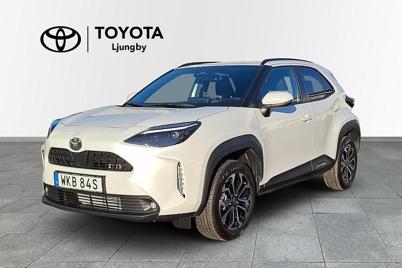 Vit Begagnad 2025 Toyota Yaris Hybrid Active | 309 000 kr (Marknadspris) - Bild 1/4