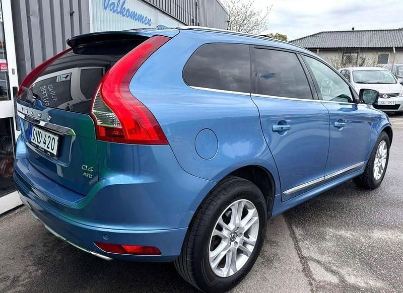 Begagnad Volvo XC60 Summum 181 HK (133 kW) 2015 Blå SUV