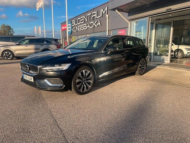 Svart Begagnad 2023 Volvo V60 Kombi | 304 500 kr (Marknadspris) - Bild 1/4