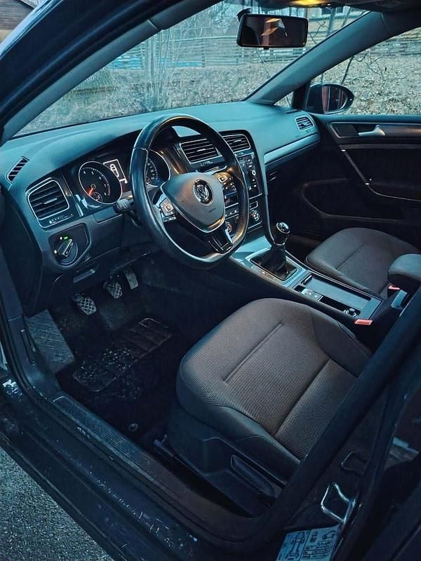 Begagnad VW Golf VII 130 HK (95 kW) 2019