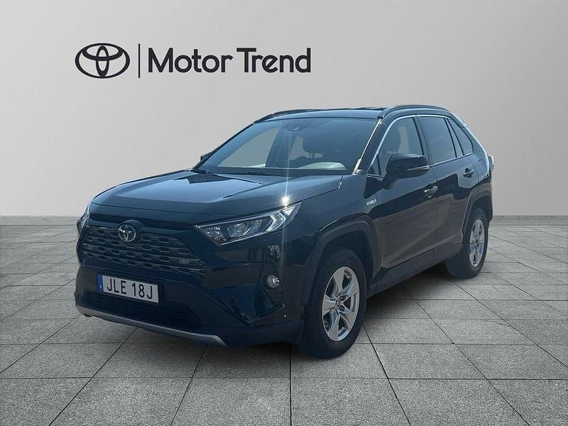Svart Begagnad 2021 Toyota RAV4 Hybrid Active SUV | 349 000 kr (Bra pris) - Bild 1/4
