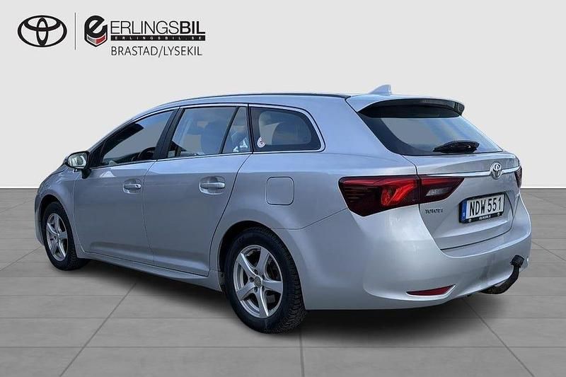 Begagnad Toyota Avensis Active 147 HK (108 kW) 2016 Silver Kombi