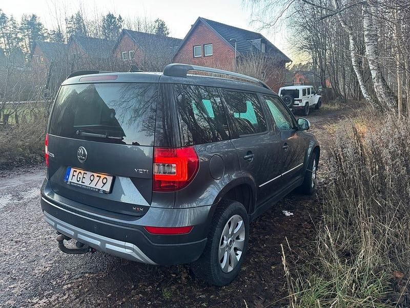 Begagnad Skoda Yeti Outdoor 140 HK (102 kW) 2014 Blå grå SUV