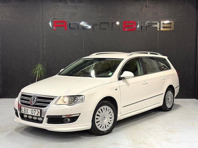 Vit Begagnad 2010 VW Passat R-line Kombi | 55 000 kr - Bild 1/4
