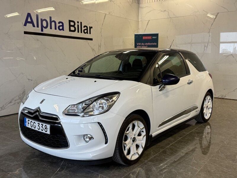 Flerfärgad (vit/lila) Begagnad 2013 Citroën DS3 Halvkombi | 59 900 kr (Bra pris) - Bild 1/4