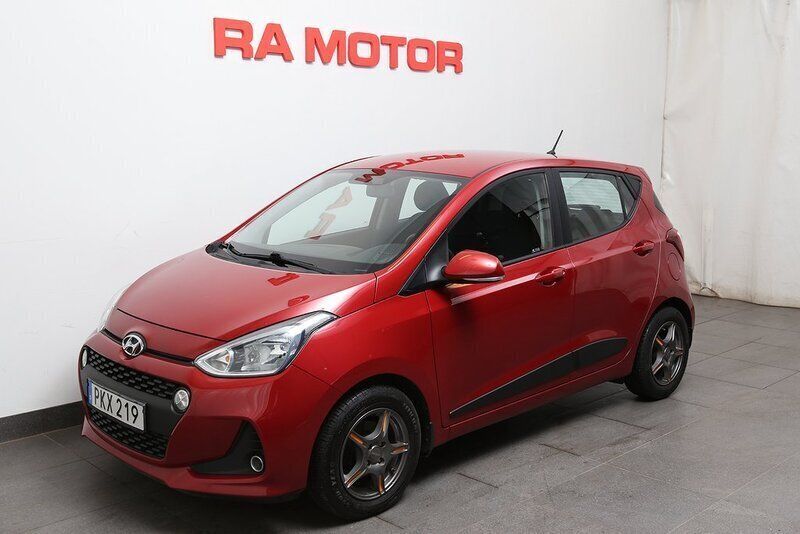 Röd Begagnad 2017 Hyundai i10 Premium Halvkombi | 89 900 kr (Marknadspris) - Bild 1/3