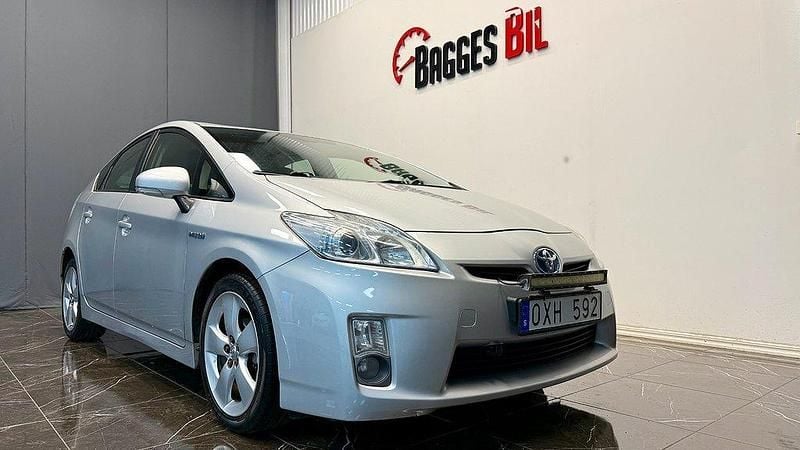 Silver Begagnad 2010 Toyota Prius Halvkombi | 69 900 kr (Marknadspris) - Bild 1/4