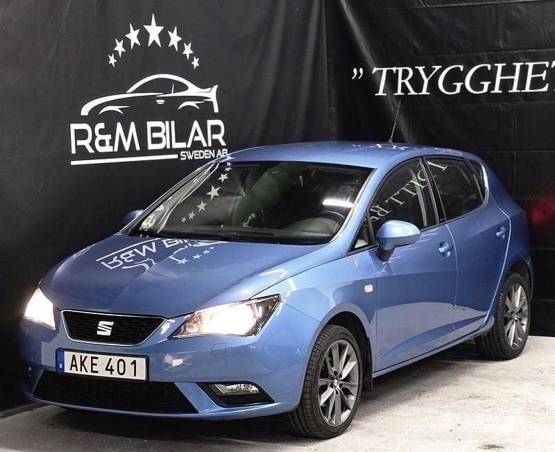 Ljusblå Begagnad 2014 Seat Ibiza I-Tech Halvkombi | 74 800 kr (Marknadspris) - Bild 1/4