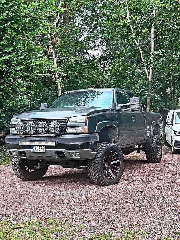 Blå Begagnad 2005 Chevrolet Silverado Sedan | 239 000 kr - Bild 1/4