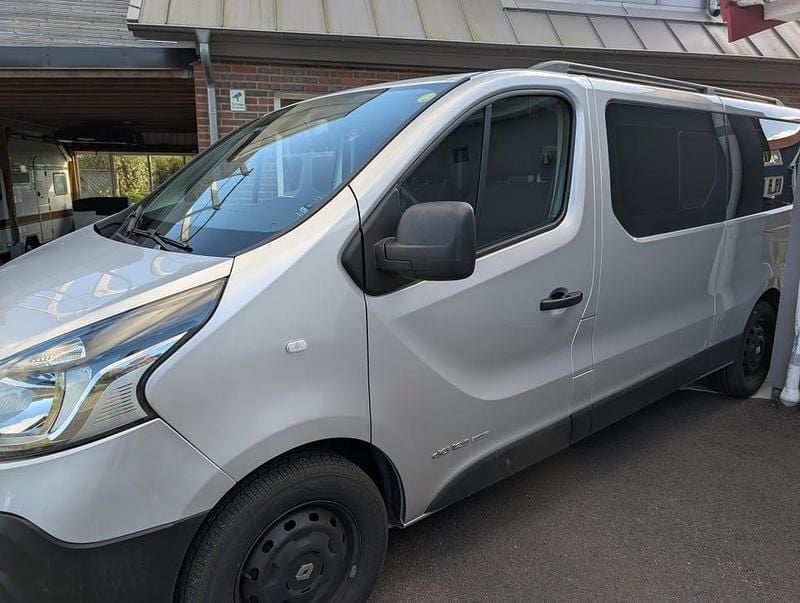 Begagnad 2017 Renault Trafic Minibuss | 149 000 kr (Marknadspris) - Bild 1/4