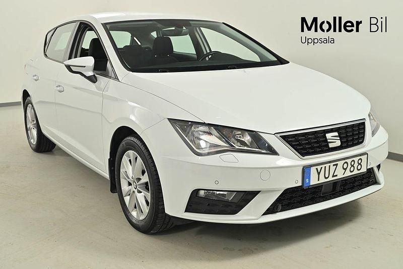 Vit (nevada white metallic) Begagnad 2019 Seat Leon Style Halvkombi | 139 900 kr (Marknadspris) - Bild 1/4