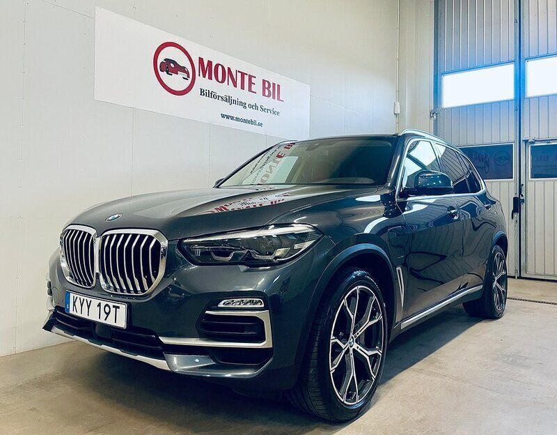 Grå Begagnad 2020 BMW X5 iPerformance SUV | 539 900 kr - Bild 1/4