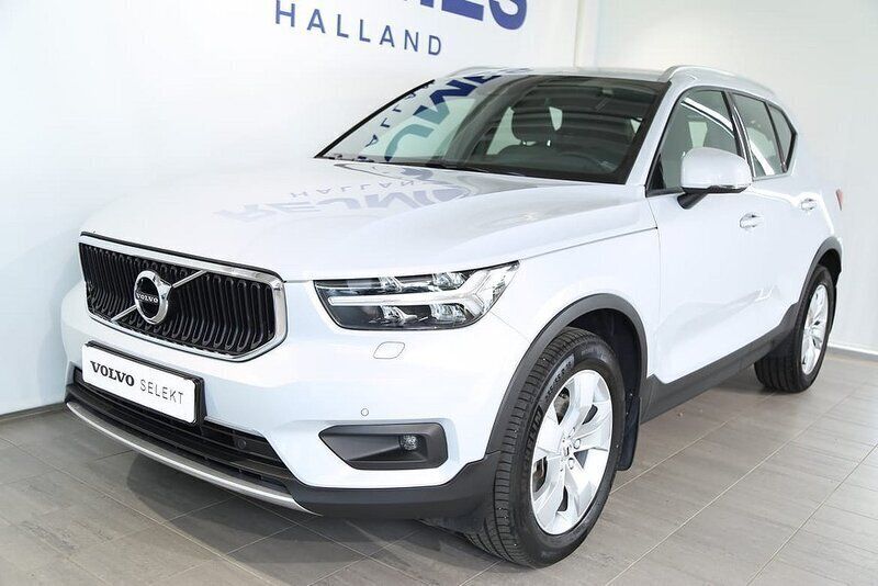 Silver Begagnad 2021 Volvo XC40 Pro SUV | 336 500 kr (Marknadspris) - Bild 1/4