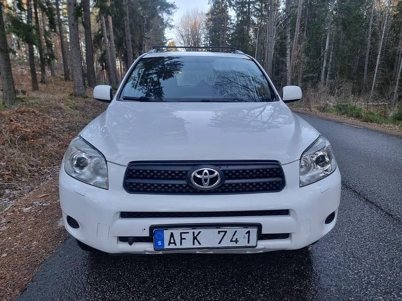 Begagnad Toyota RAV4 152 HK (111 kW) 2008 Vit SUV