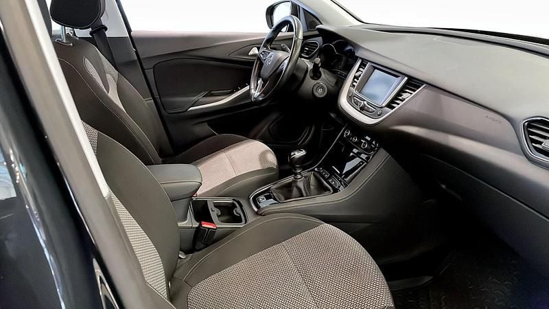 Begagnad Opel Grandland X 131 HK (96 kW) 2019 Grå SUV