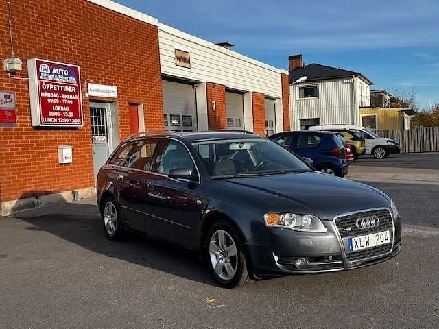 Grå Begagnad 2006 Audi A4 Comfort Kombi | 42 000 kr (Marknadspris) - Bild 1/4