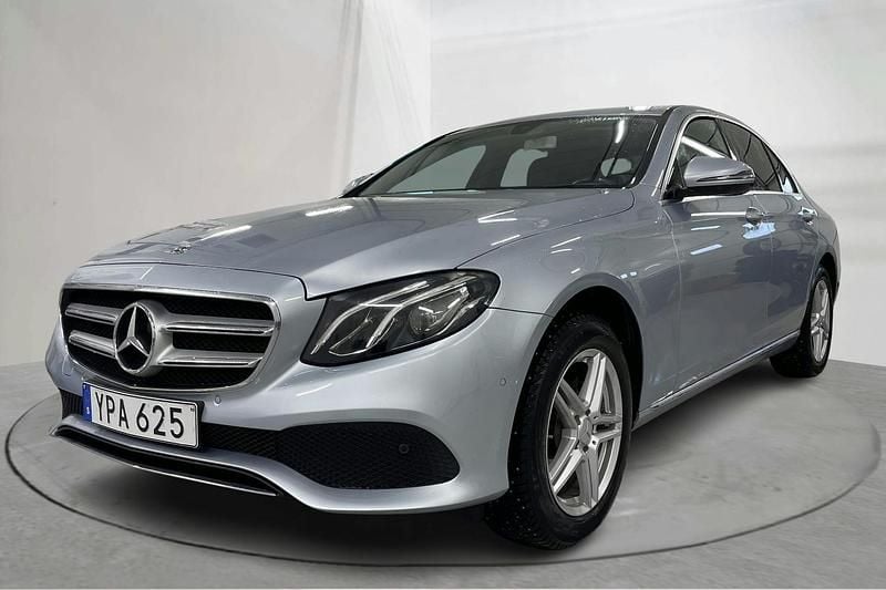 Silver Begagnad 2018 Mercedes E200 Avantgarde Sedan | 250 000 kr (Bra pris) - Bild 1/4