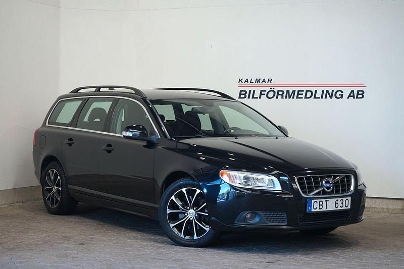 Svart Begagnad 2010 Volvo V70 Momentum Kombi | 99 900 kr (Marknadspris) - Bild 1/4
