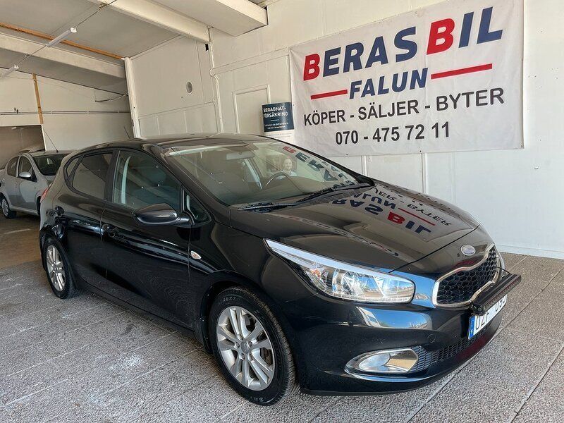 Svart Begagnad 2013 Kia Ceed Halvkombi | 79 900 kr (Dyr) - Bild 1/4