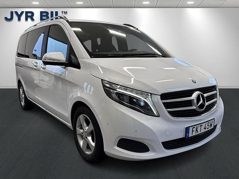 Vit Begagnad 2015 Mercedes V250 Minibuss | 289 000 kr (Superpris) - Bild 1/4