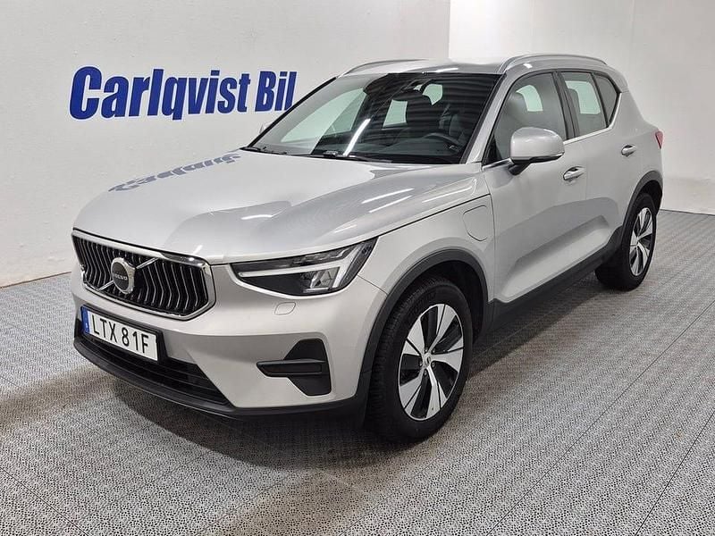 Silver dawn metallic Begagnad 2023 Volvo XC40 Core SUV | 395 000 kr (Dyr) - Bild 1/4