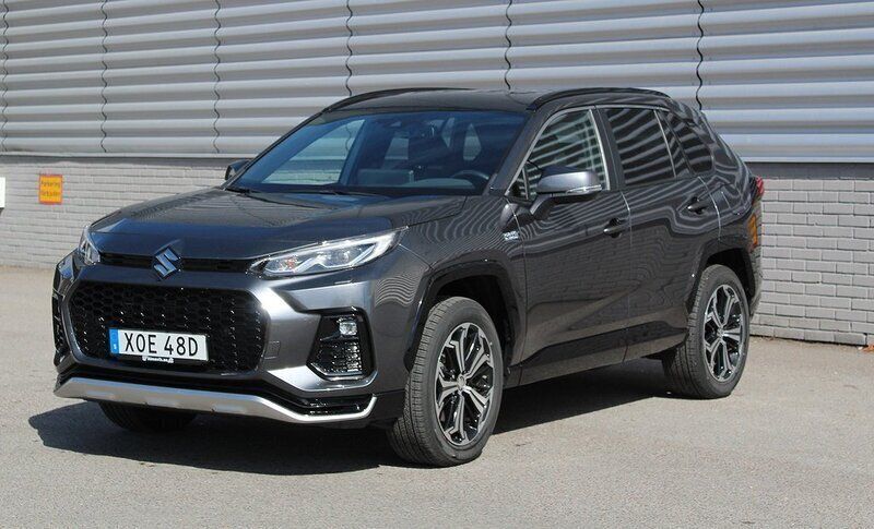 Grå Begagnad 2022 Suzuki Across SUV | 489 500 kr (Bra pris) - Bild 1/4