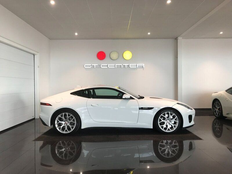 Vit Begagnad 2019 Jaguar F-Type R-Sport Sportkupé | 529 900 kr - Bild 1/4