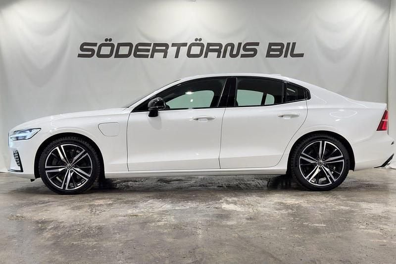 Begagnad Volvo S60 R-Design 390 HK (286 kW) 2021 Vit pearl metallic Sedan