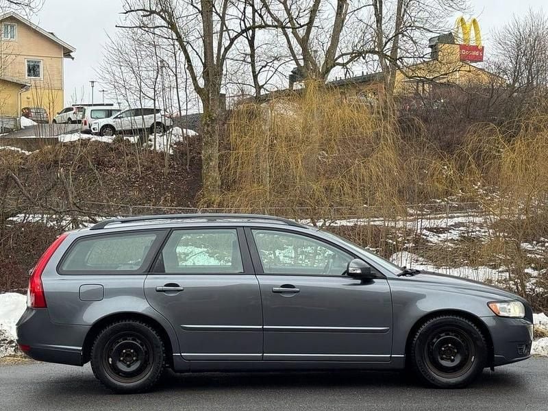 Begagnad Volvo V50 Momentum 116 HK (85 kW) 2010 Grå Kombi