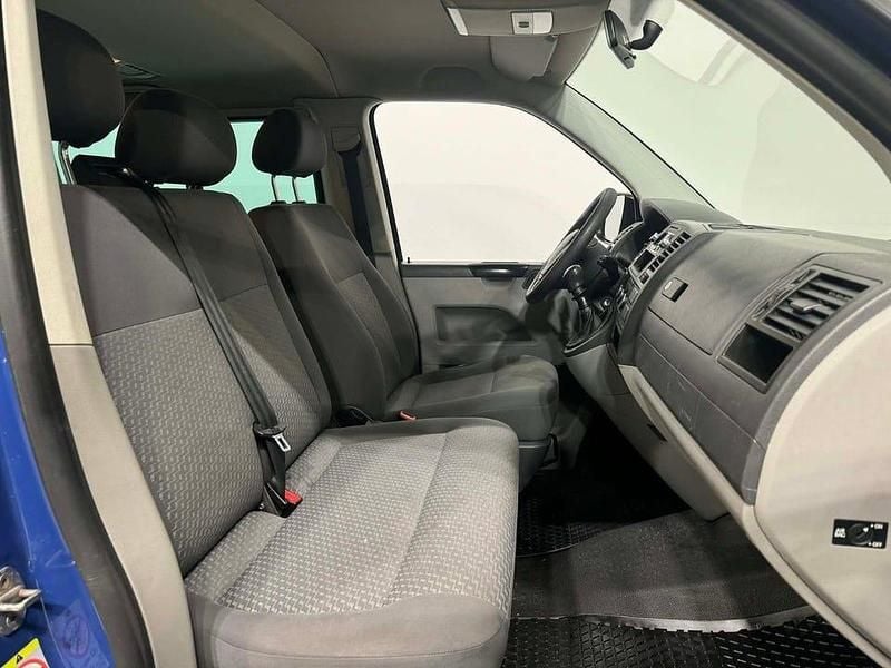 Begagnad VW Caravelle 102 HK (75 kW) 2009 Mörkblå Minibuss