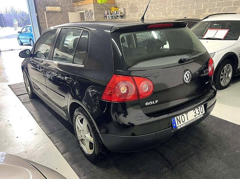 Begagnad VW Golf VI Trendline 102 HK (75 kW) 2008 Svart Halvkombi