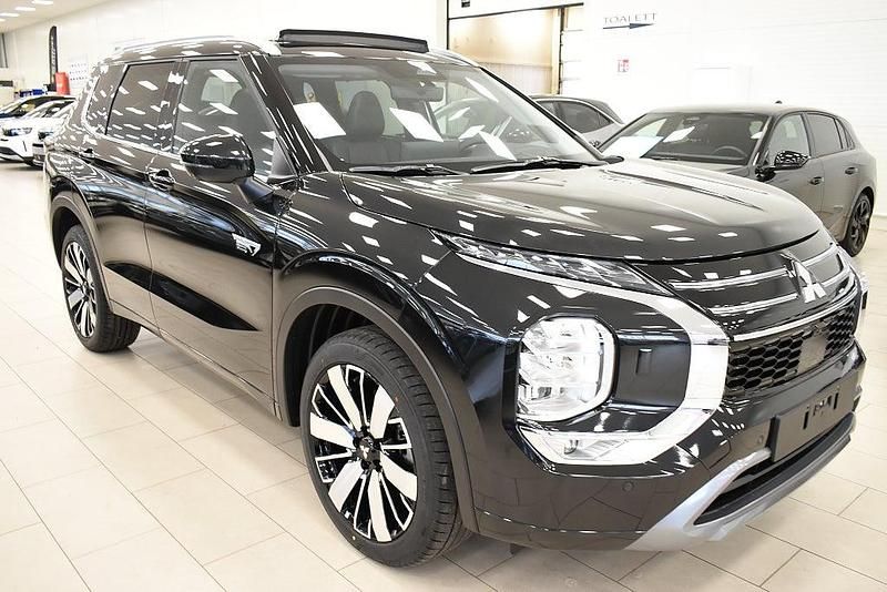 Ny Mitsubishi Outlander P-HEV Instyle 136 HK (100 kW) 2025 Svart SUV