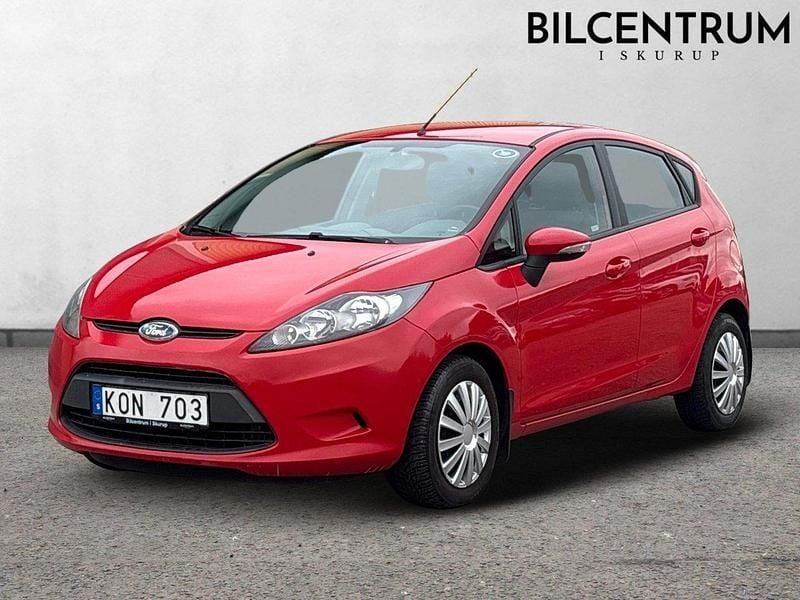 Röd Begagnad 2010 Ford Fiesta Trend Halvkombi | 59 900 kr (Marknadspris) - Bild 1/4