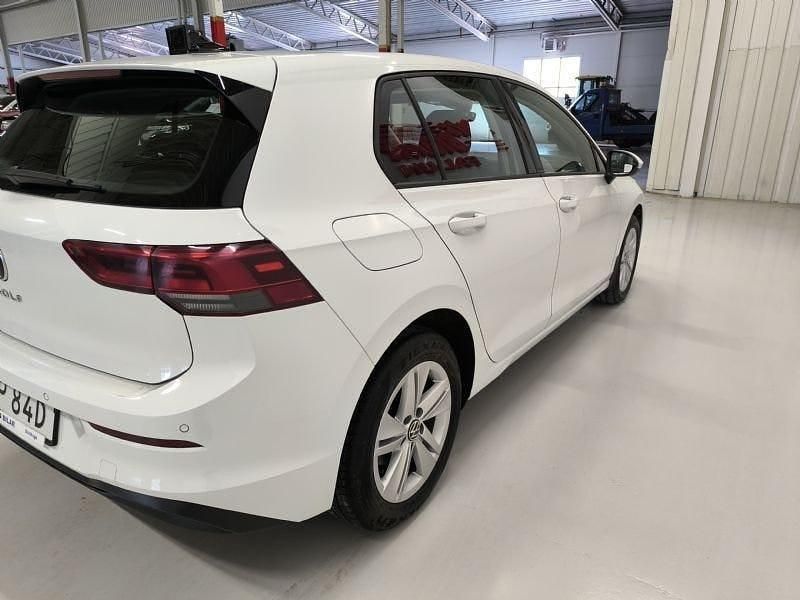Begagnad VW Golf VIII 111 HK (81 kW) 2022 Vit Halvkombi