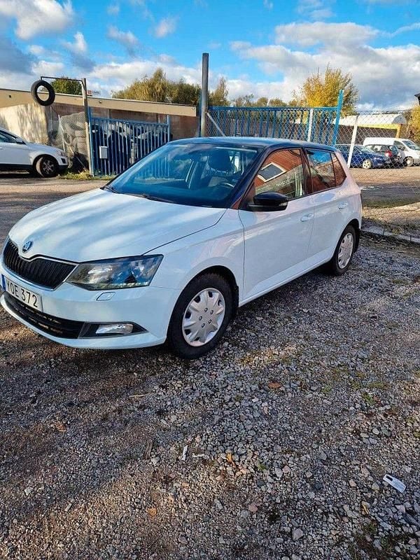 Vit Begagnad 2018 Skoda Fabia Style Halvkombi | 96 000 kr (Bra pris) - Bild 1/4